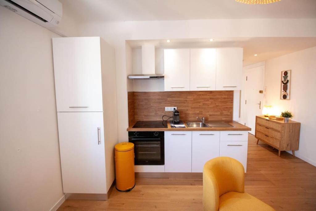 Brand New 2 Min Walk To Palais Apartment *