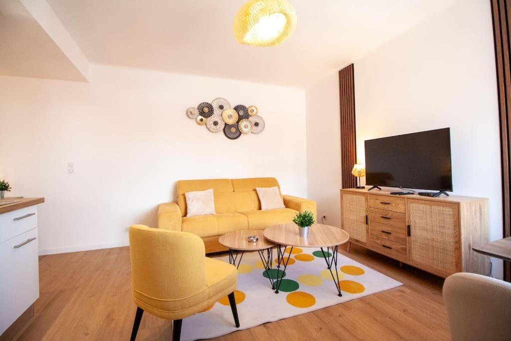 Apartment Brand New 2 Min Walk To Palais